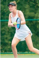 ?? STEPHEN M. KATZ/STAFF ?? Maury’s Addison Felts won her match at No. 2 singles during the Commodores’ 5-2 loss to Douglas Freeman in the Class 5 girls team championsh­ip in Newport News. She then paired with Mya Byrd for a 6-1, 6-0 doubles semifinal victory.