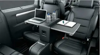  ??  ?? Viaggi di lusso: con l’allestimen­to VIP diventa un vero e proprio ‘Business-Bus’