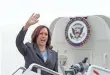  ?? RYAN GARZA/DFP ?? Vice President Kamala Harris waves goodbye as she boards Air Force Two.