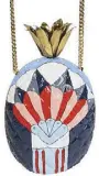  ??  ?? Aranaz Pina Art Deco Clutch