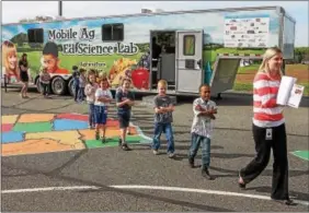  ?? KEVIN HOFFMAN — 21ST CENTURY MEDIA ?? Students enjoyed a morning in a mobile agricultur­e science lab at East Coventry Elementary School.