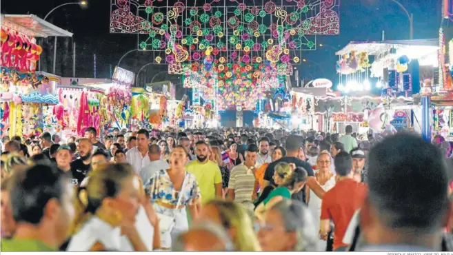  ?? REPORTAJE GRÁFICO: JORGE DEL ÁGUILA ?? La Feria de La Línea, tan ambientada como siempre.