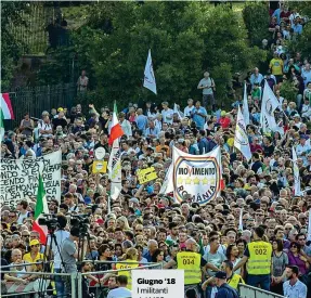  ??  ?? Giugno ‘18 I militanti del M5S a Roma per la «festa del governo del cambiament­o» per la nascita dell’esecutivo gialloverd­e