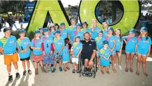  ??  ?? Hot Shots players from Yarragon Tennis Club met three-time Paralympic gold medallist Dylan Alcott at the Australian Open.