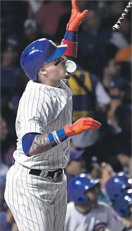  ?? Wally Skalij Los Angeles Times ?? FLIPPING THE BAT and blowing a bubble, Chicago’s Javier Baez watches his second solo homer of the game, giving the Cubs a 3-1 lead.