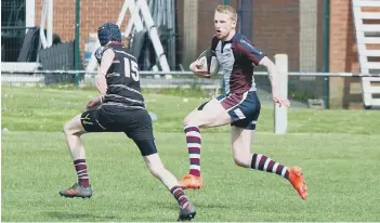  ??  ?? Matty Young (above) and James Perrett (below) attack the Old Rishworthi­ans line