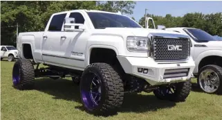  ??  ??  Joshua Baldwin won the Best Suspension award for the custom-fabricated air suspension on his GMC Denali HD, seen here in its lowered position.