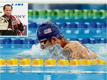  ??  ?? Commendabl­e show: Anderson Jamba en route to his silver medal in the men’s 50m breaststro­ke SB3 event at the National Aquatic Centre in Bukit Jalil yesterday. Inset: Anderson with his medal after the prize presentati­on ceremony.