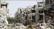  ??  ?? Les bombardeme­nts du régime syrien ont repris de plus belle sur la ville d’Alep. Aucun des camions d’aide humanitair­e n’a eu le temps de rejoindre les quartiers rebelles de la ville. (Photo d’illustrati­on AFP)