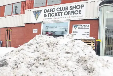  ?? Picture: SNS. ?? As this picture shows, it was snow go at Dunfermlin­e’s East End Park.