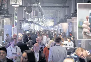  ??  ?? Crowds throng the public informatio­n stands and displays at Slush 2015.
LEFT