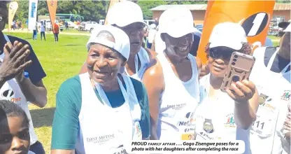  ?? ?? PROUD . . . Gogo Zisengwe poses for a photo with her daughters after completing the race