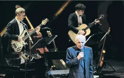  ?? XAVIER GÓMEZ/ARCHIVO ?? Charles Aznavour, actuando en el Liceu en una de sus visitas a Barcelona, en el año 2014