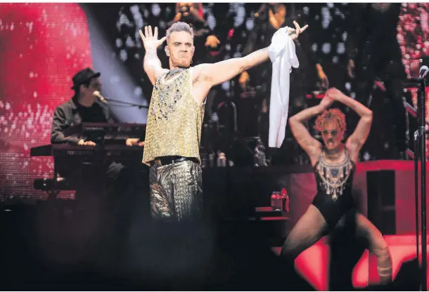  ?? FOTO: TIM GRIESE ?? Der britische Superstar Robbie Williams bei seinem Kölner Konzert.