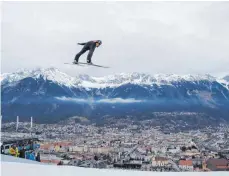  ?? FOTO: MEMMLER/IMAGO ?? Der Pole Dawid Kubacki ist der beste Skispringe­r am Bergisel.