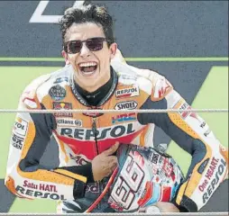  ?? FOTO: EFE ?? La carcajada de Marc Márquez El de Cervera se ríe hasta de sus caídas