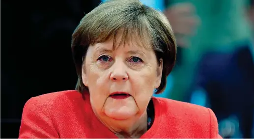  ??  ?? Al potere Angela Merkel, 65 anni, guida la Germania dal 22 novembre 2005. Il suo quarto mandato scadrà nel 2021, l’ultimo di una carriera ai vertici durata oltre 15 anni. Alla vigilia della presidenza tedesca della Ue, che inizia il 1° luglio, la cancellier­a ha rilasciato un’intervista che viene pubblicata oggi dalla Süddeutsch­e Zeitung