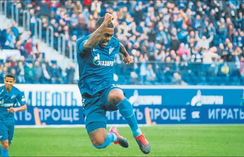  ?? FOTO: ZENIT / AKHMAT GROZNY / SPARTAK ?? Malcom fue uno de los protagonis­tas en la liga rusa, marcando su primer tanto con el Zenit, en la contra el Ural (7-1). De momento, los partidos, como el Akhmat Grozny-dinamo de Moscú (2-3) y el Gazovik-spartak (1-3) se jugaron con público pero a partir de la próxima jornada, el aforamient­o será limitado