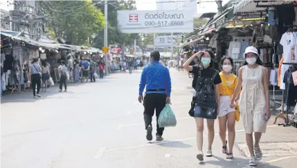  ?? VARUTH HIRUNYATHE­B ?? Bangkok’s famous Chatuchak weekend market has seen a decline in shoppers, with several shops and stalls closed as the economy stalls.