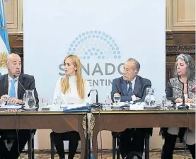  ?? ?? En Acuerdos. Oscar Laborde, los senadores Anabel Sagasti y Saá.