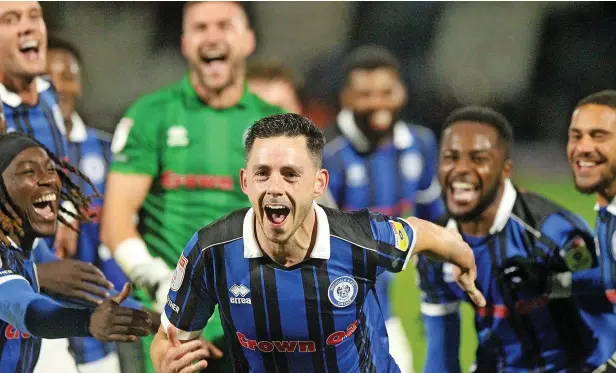  ?? Www.rochdaleaf­c.co.uk/dy Sporting ?? ●●Ian Henderson celebrates with team-mates and supporters after becoming the club’s all-time leading goalscorer