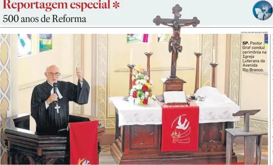  ?? FOTOS: FELIPE RAU/ESTADÃO ?? SP. Pastor Graf conduz cerimônia na Igreja Luterana da Avenida Rio Branco. NA WEB Especiais. estadao.com.br/e/lutero2 Pastores falam sobre os 500 anos da Reforma Protestant­e.