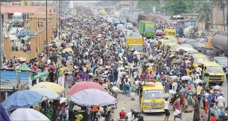  ?? SUNDAY ADIGUN ?? Last-minute shopping by Lagos residents at Ile Epo market along Lagos -Abeokuta Expressway, ahead of the planned shutdown of all markets by Lagos State government ...yesterday