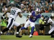  ?? MATT ROURKE — THE ASSOCIATED PRESS ?? Eagles defensive end Derek Barnett, left, gives chase to Buffalo quarterbac­k Tyrod Taylor during last Thursday’s preseason game.