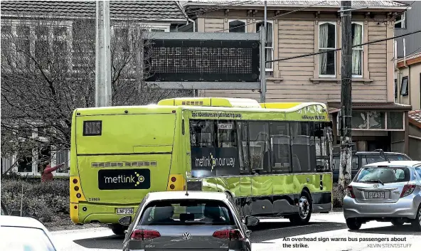  ?? KEVIN STENT/STUFF ?? An overhead sign warns bus passengers about the strike.