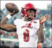  ??  ?? Louisville quarterbac­k Lamar Jackson reminds the Clemson defense of its QB Deshaun Watson of Gainesvill­e.