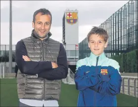  ?? FOTO: PEP MORATA ?? Fran González y su hijo Nico, una de las grandes promesas de La Masia