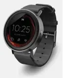  ??  ?? Die Misfit Vapor aus dem Hause Fossil ist mit knapp 200 Dollar relativ günstig und bietet trotzdem viele Smartwatch­Funktionen.