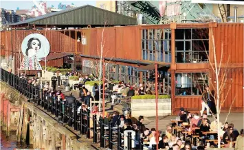  ??  ?? ■ People enjoy the sun - and a pint or two – in Gateshead on Friday, and right, Newcastle city centre