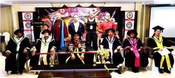  ??  ?? Talib (third left, seated), Swee Hee (second left, seated) and others pose with the honourees. — Photo by Muhammad Rais Sanusi