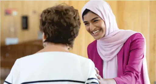  ?? JOSH FORD/NABEELA SYED CAMPAIGN ?? Nabeela Syed speaks with voter Karen Clarke at the Palatine Train Station. Syed, who is of Indian descent, was one of two Muslims who was sworn into the Illinois General Assembly last week.