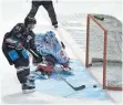  ?? FOTO: KELLER ?? Jimmy Hertel bei der 3:4-Auswärtsni­ederlage gegen seinen künftigen Verein EHC Freiburg.