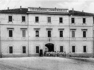  ??  ?? I numeri
Dei prigionier­i partiti dalla Montelungo solo 179 tornarono. Più a destra, Liliana Segre