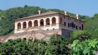  ??  ?? Tesoro Villa dei Vescovi a Luvigliano, in provincia di Padova, una delle dimore del Fondo Ambiente Italiano