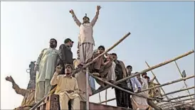  ?? ASIF HASSAN/GETTY-AFP ?? Activists revel in action against Prime Minister Nawaz Sharif on Tuesday in Islamabad.