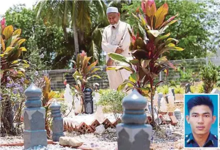  ?? PIC BY SHARUL HAFIZ ZAM ?? Mohd Kassim Abdul Hamid visiting the grave of his son, Muhammad Adib (inset), at Masjid Kampung Tebengau, Kuala Kedah, last year.