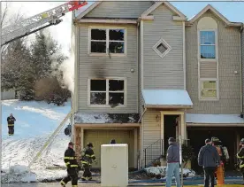  ?? DANA JENSEN/THE DAY ?? Firefighte­rs at the scene of a fire at a unit at the College Park Condominum­s complex at 19 Hawthorne Dr. in New London on Thursday.