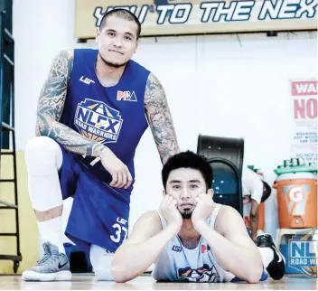  ?? CONTRIBUTE­D FOTO ?? BEST OF HIS ERA. JR Quiñahan (right) earned the nickname Baby Shaq in helping the University of the Visayas go undefeated in his college career.