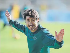  ?? FOTO: REAL BETIS ?? Víctor Sánchez del Amo dirigiendo su primer entrenamie­nto con el Betis