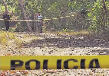  ??  ?? Dos casos. En la colonia Amaya, de Concepción Batres, fue encontrado el cadáver de un hombre dentro de una vivienda. La Policía determinó que no era homicidio. En ese mismo municipio fue asesinado el menor.