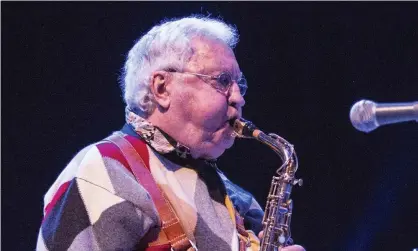  ?? Photograph: Steve Thorne/Redferns via Getty Images ?? Lee Konitz, performing at Cheltenham jazz festival in 2015, has died after contractin­g coronaviru­s.