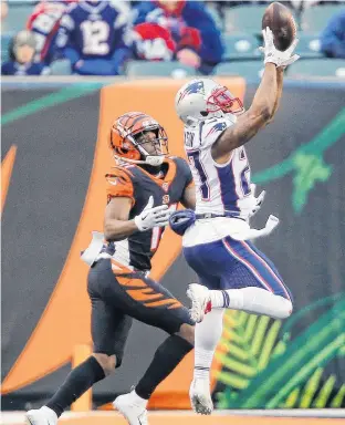  ?? JOE MAIORANA • USA TODAY SPORTS ?? New England Patriots cornerback J.C. Jackson gets the intercepti­on in front of Cincinnati Bengals wide receiver John Ross during the fourth quarter of an NFL game in Cincinnati on Sunday.