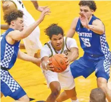  ?? AP PHOTO/L.G. PATTERSON ?? Missouri’s Dru Smith, center, holds on to the ball between Kentucky’s Lance Ware, right, and Devin Askew during the second half Wednesday night in Columbia. Missouri won 75-70.