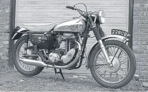  ?? ?? The Matchless in 1969, fitted out as a G80CSR with the tan AJS seat and blue AJS tank.