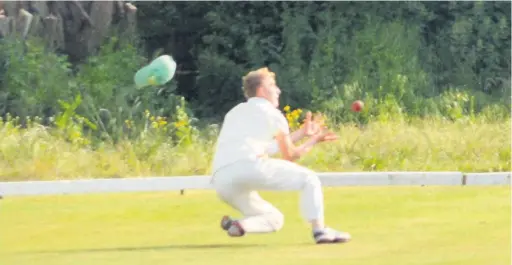  ?? Dave Turner ?? ●●Jack Needham’s wonder catch for Hawk Green effectivel­y ended Mottram’s hopes of victory