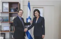  ?? (Jewish Agency) ?? JEWISH AGENCY chairman Isaac Herzog (left) and Gadeer KamalMreeh.